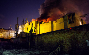 Tragedia w Kemerowie: Strażacy stali, dzieci umierały