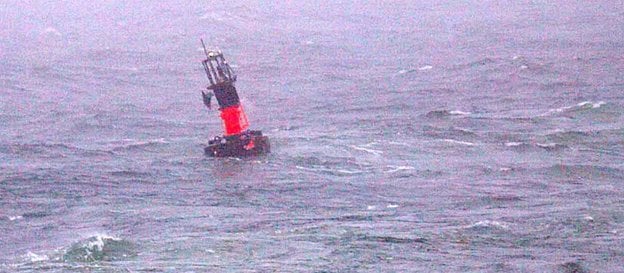 Boja sygnalizacyjna w miejscu katastrofy promu „Jan Heweliusz”.