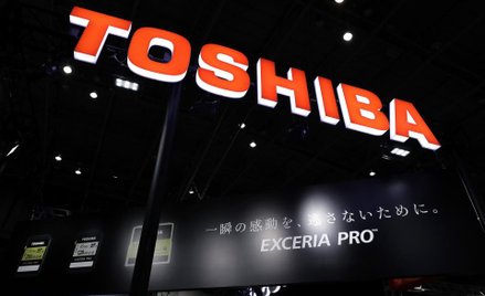 Ostra gra na krótko akcjami Toshiby