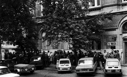 Lipiec 1984:„coś rzucili do PIW” i na ulicy Foksal natychmiast ustawia się kolejka, dłuższa niż do w