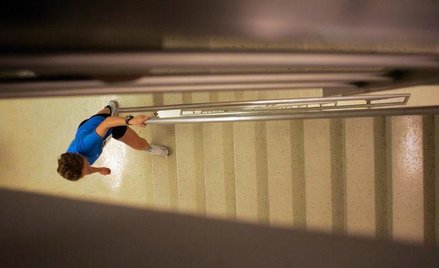 Odszkodowanie za poślizg na mokrych schodach