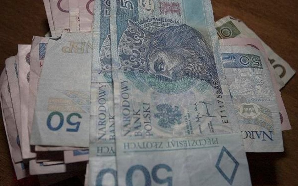 Wolno płacić wyższą pensję przez pewien czas