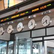 Inwestorzy w Warszawie nadal opróżniają portfele z akcji banków co skutkuje spadkami głównych indeks