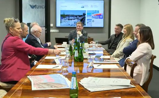 Posiedzenie Klubu Polskiej Turystyki. Od lewej: Izabela Stelmańska, prezes Mazowieckiej Regionalnej 