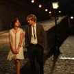 Gil (Owen Wilson) spotyka w latach 20. Adrianę (Marion Cotillard)
