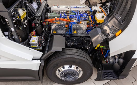 Ogniwo paliwowe zamontowane w podwoziu ciężarówki Nicola Tre.