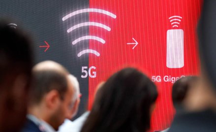 Deklaracja Polski i USA ws. 5G przeceniła telekomy