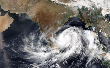 Największy od lat cyklon zmierza w stronę Indii. 100 mln osób zagrożonych