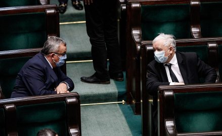 „Pod płaszczykiem walki z epidemią ma się wykuć inna Polska. W tej Polsce decyzje za prezydenta, za 