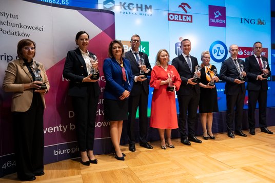 Przedstawiciele ośmiu firm wyróżnionych tytułem The Best of the Best, które co najmniej trzykrotnie 