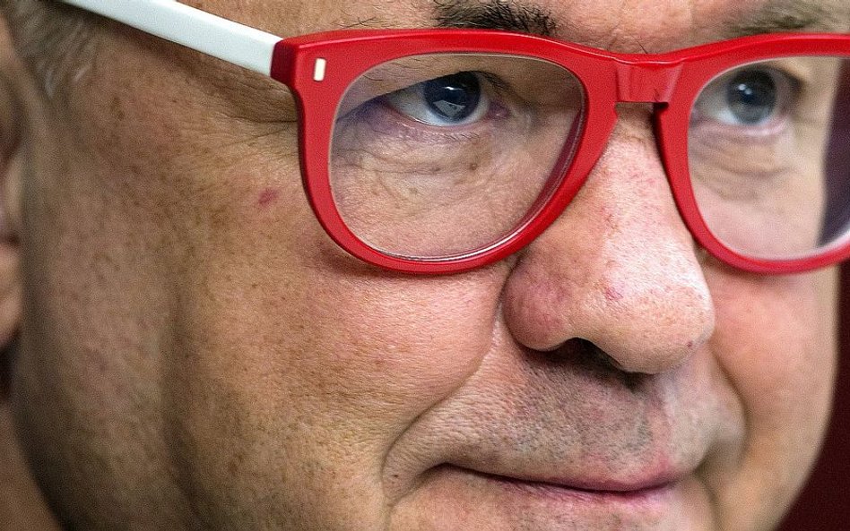 WOŚP kupuje 50 tys. zestawów ochronnych dla personelu medycznego