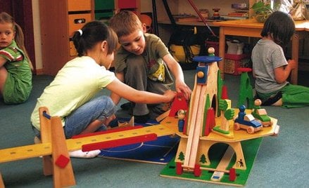 Firmy nie tworzą własnych przedszkoli, ale często korzystają z już istniejącyh placówek. W ten sposó
