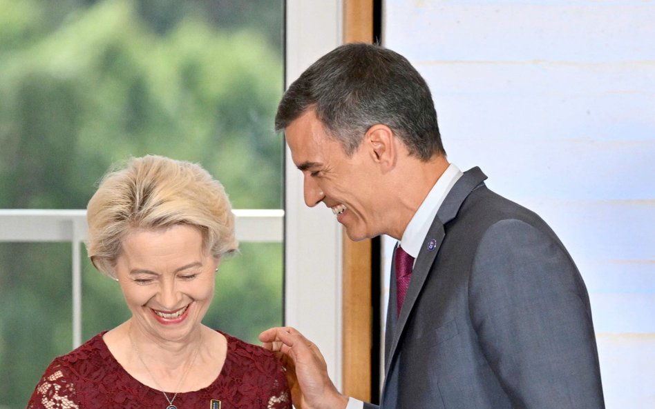 Ursula von der Leyen i premier Hiszpanii Pedro Sanchez na konferencji prasowej 3 lipca w Madrycie