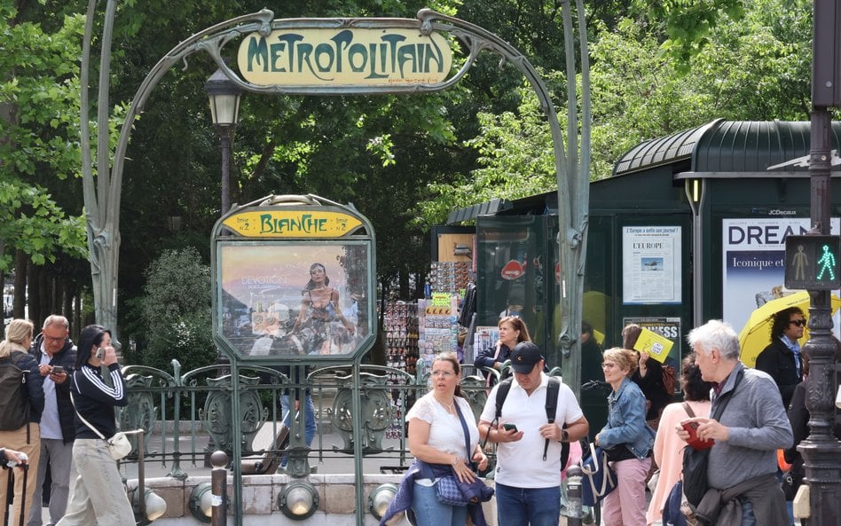 Francja - przyciąga miliony, ale traci miliardy