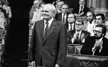 Węgierski demokratyczny parlament wybiera na prezydenta kraju Árpáda Göncza, maj 1990 r.