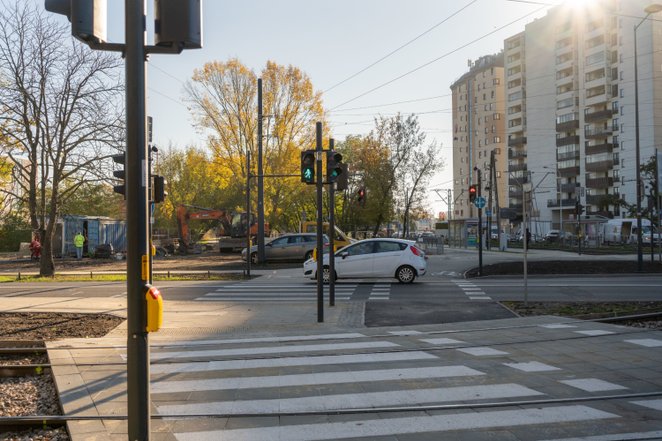 Przebudowane przejście dla pieszych i droga rowerowa przez ulicę Nocznickiego
