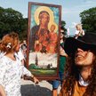 Piesza Pielgrzymka Młodzieży Różnych Dróg i Kultur dotarła na Jasną Górę 12 sierpnia. To o młodych p