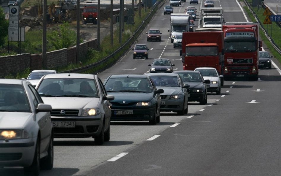 Roszady na pasach zakorkuja autostrady