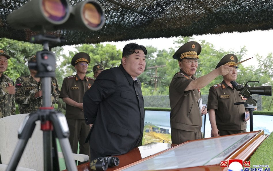 Kim Dzong Un obserwował strzelania artyleryjskie