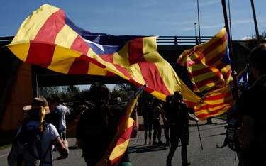 Kryzys w Katalonii trwa. Tysiące ludzi zmierzają do Barcelony