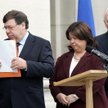 Premier Irlandii Brian Cowen (z lewej) po ogłoszeniu wyników referendum