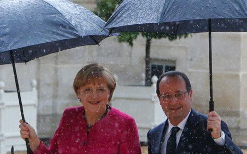 Prezydent François Hollande przyjmuje Angele Merkel w Pałacu Elizejskim