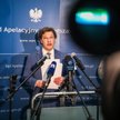 Sędzia Piotr Schab podczas konferencji prasowej