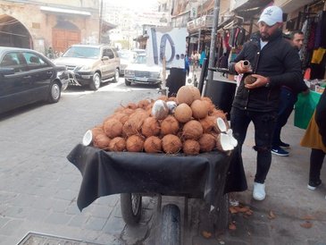 Targ na starym mieście w Trypolisie – miejsce o bardzo bliskowschodniej atmosferze.