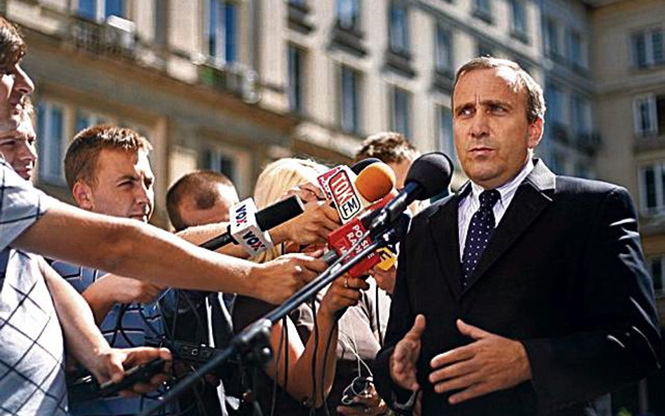Grzegorz Schetyna twierdzi, że chce chronić podległe mu służby przed politycznym rozgrywaniem ich pr