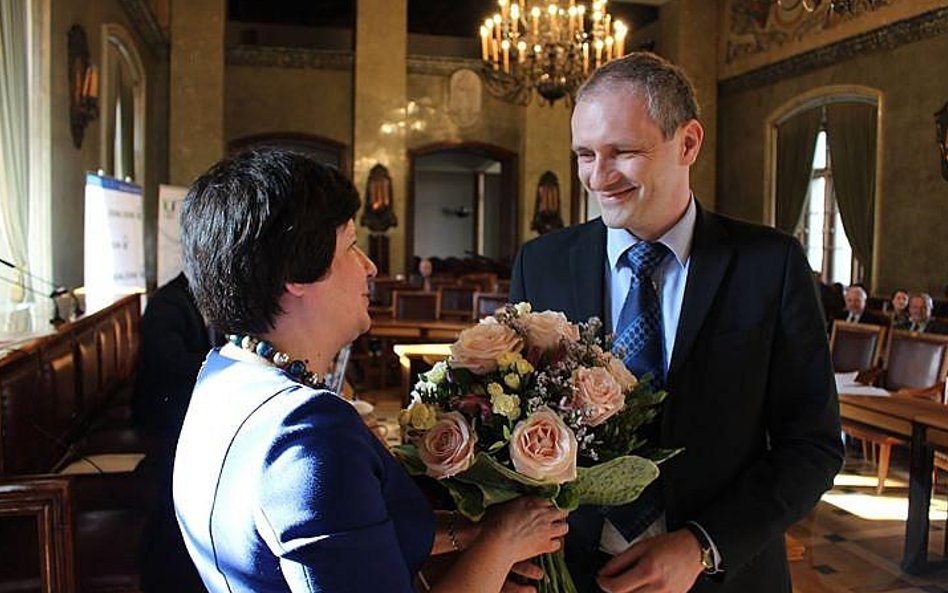 Zmiana warty odbyła się w serdecznej atmosferze. Nowy prezes Piotrz Pryszcz podziękował za lata prac