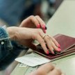 Polacy za granicą. 49 proc. nie planuje powrotu do kraju
