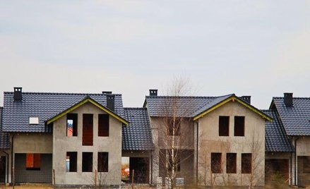 Sądy administracyjne, do których trafiają na ogół skargi niezadowolonych z inwestycji sąsiadów. Częs