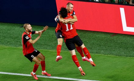 Austria w dramatycznych okolicznościach obroniła miejsce w 1/16 finału mundialu