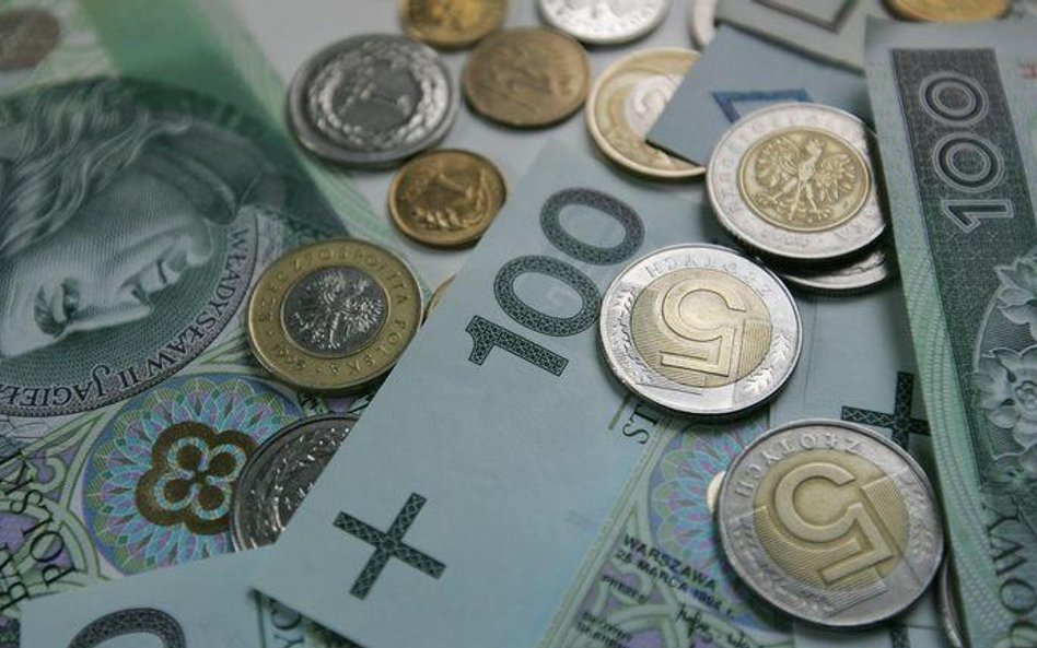 Złoty 5 gr w dół na wieść o braku kredytu dla Węgier