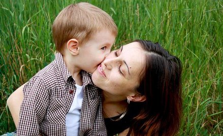 Rodziców uprawnionych do zasiłku na dziecko jest coraz mniej