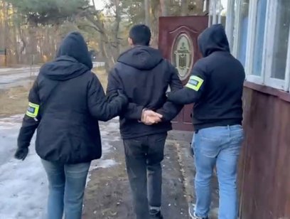 Efektem współpracy wielu sił policyjnych było zatrzymanie trzech mężczyzn w wieku od 25 do 36 lat. W