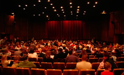 Mniej kin, droższe bilety. Jak zmienia się rynek kin w Polsce