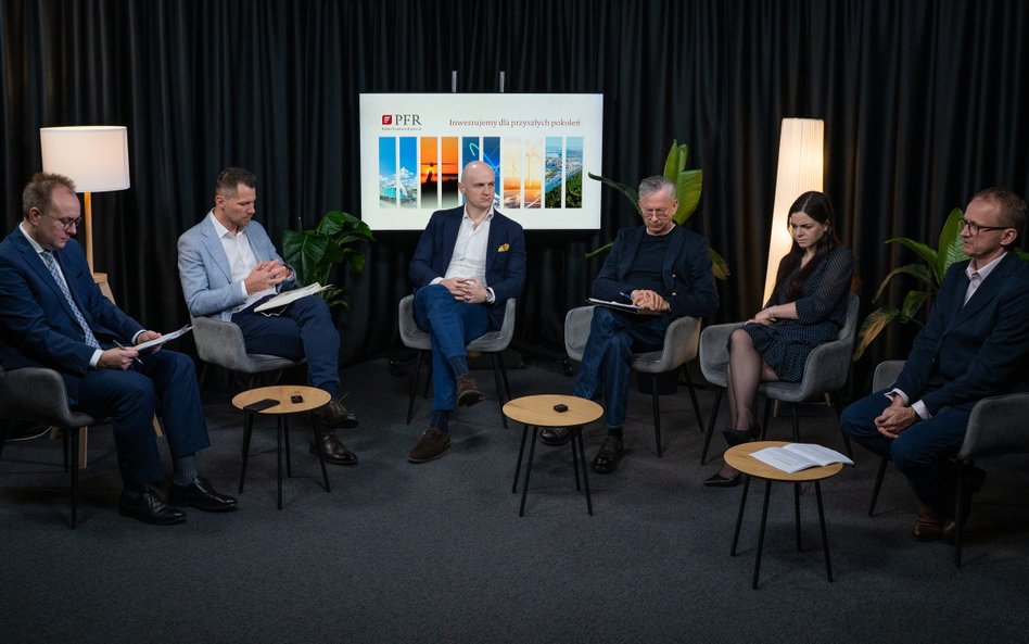 Uczestnicy debaty „Pierwsza i ostatnia złotówka – jak kapitał publiczny odblokowuje inwestycje w tra