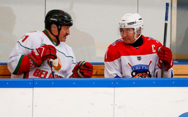 Wspólna piątkowa gra Łukaszenki z Putinem w hokeja nie przełożyła się na cenę ropy dla Mińska