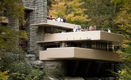 Rezydencja Fallingwater powstała na zamówienie amerykańskiego przedsiębiorcy Edgara J. Kaufmanna jak
