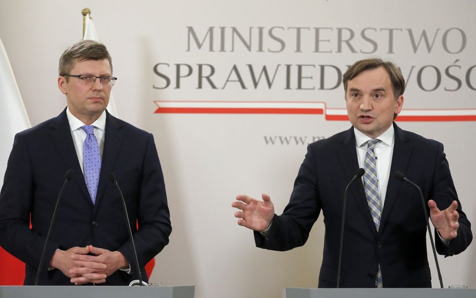 Minister sprawiedliwości, prokurator generalny Zbigniew Ziobro (z prawej) i wiceminister sprawiedliw