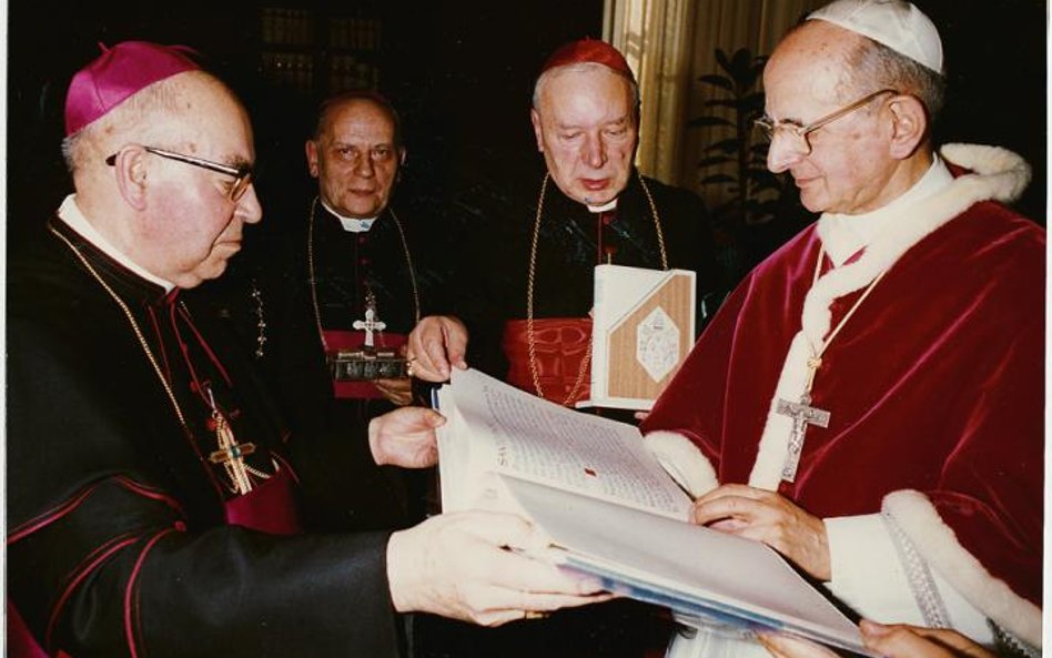 Abp Bolesław Kominek i prymas Stefan Wyszyński na audiencji u papieża Pawła VI (rok 1972)