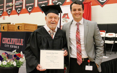 USA: Po 74 latach weteran II wojny światowej odebrał szkolny dyplom