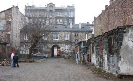 Gmina przekazująca osobie fizycznej zamienną nieruchomość musi zapłacić VAT