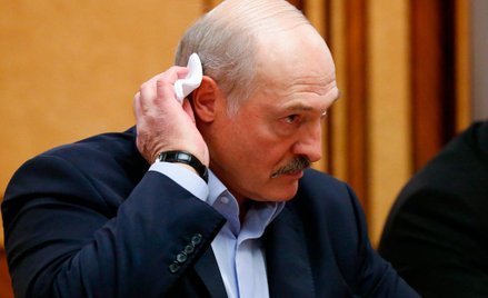 Dyktatorzy radzą jak walczyć z epidemią