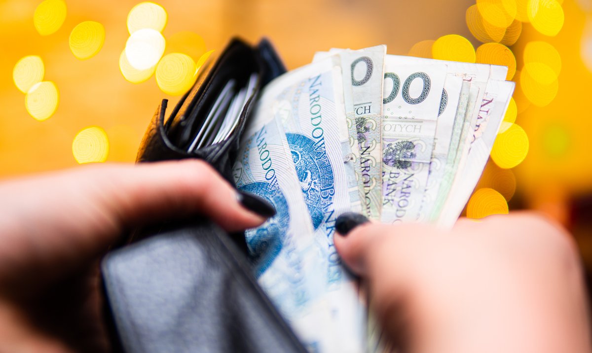 Ile tak naprawdę zarabiają Polacy. Raczej nie średnią krajową