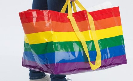 IKEA przeciwko homofobii sprzedaje tęczowe torby na zakupy