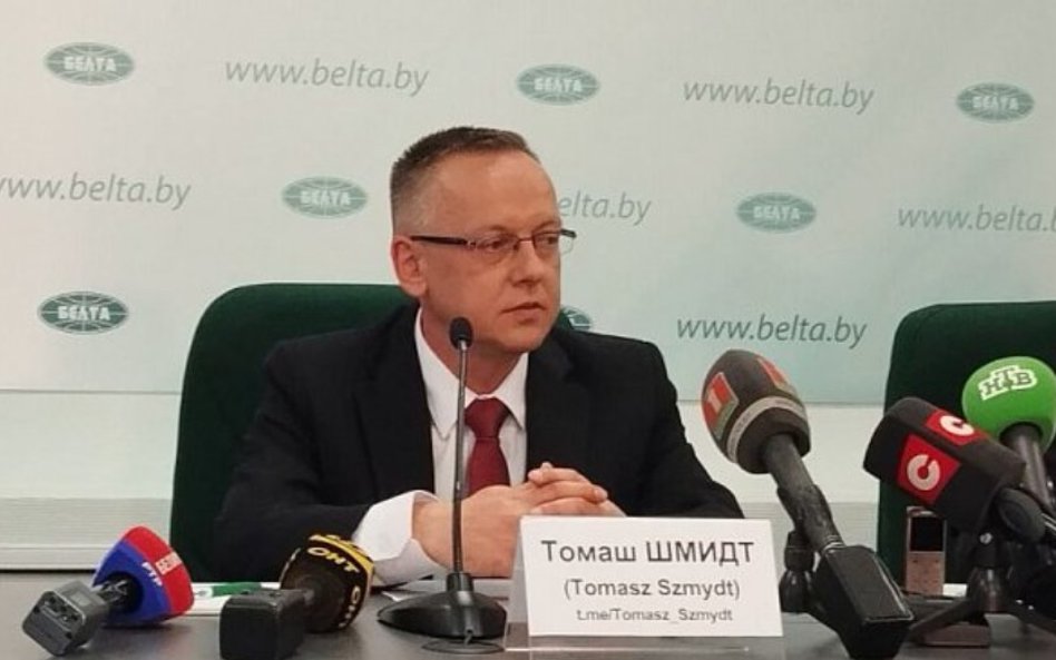 Tomasz Szmydt na konferencji prasowej w Mińsku