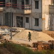 Izraelski żołnierz patroluje ulicę Sederot