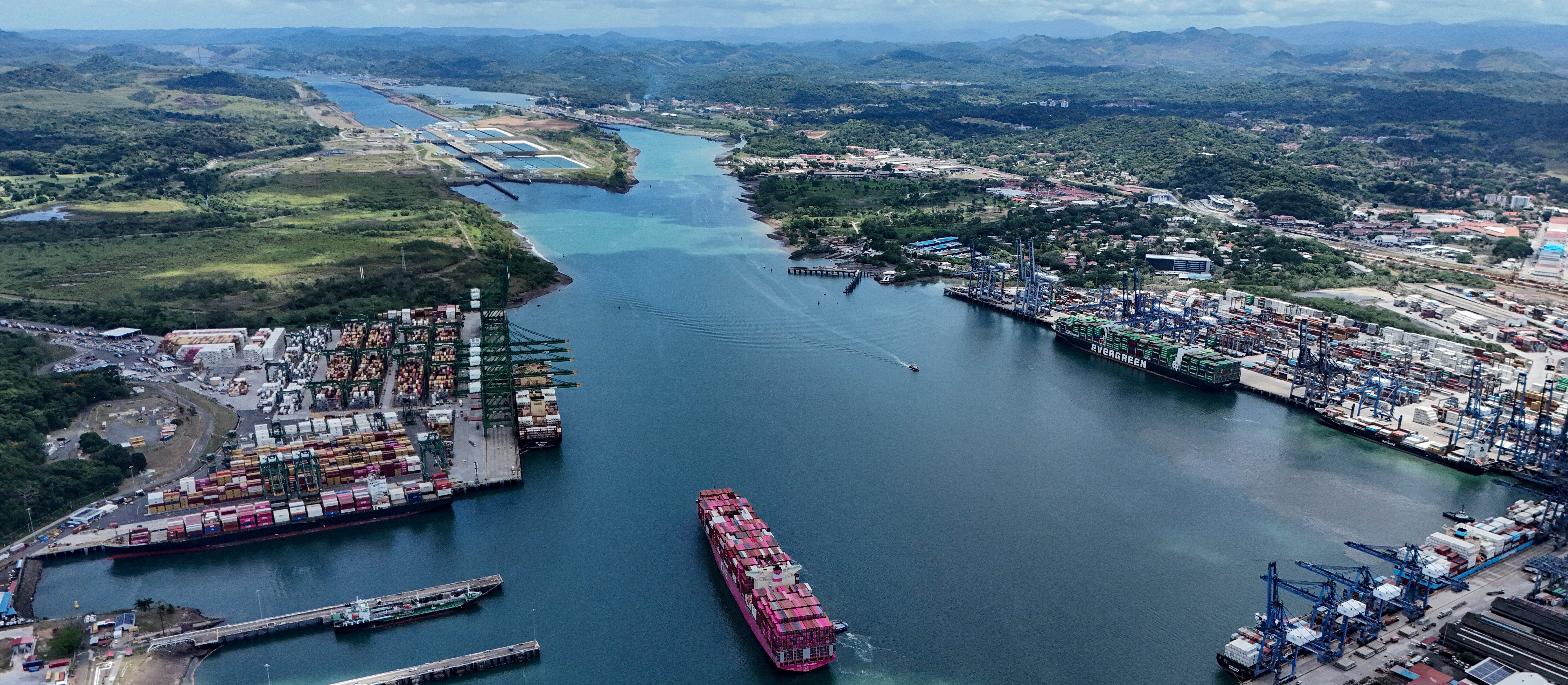 Tankowce płacą miliony, by ominąć kolejki. Kanał Panamski na granicy wydolności